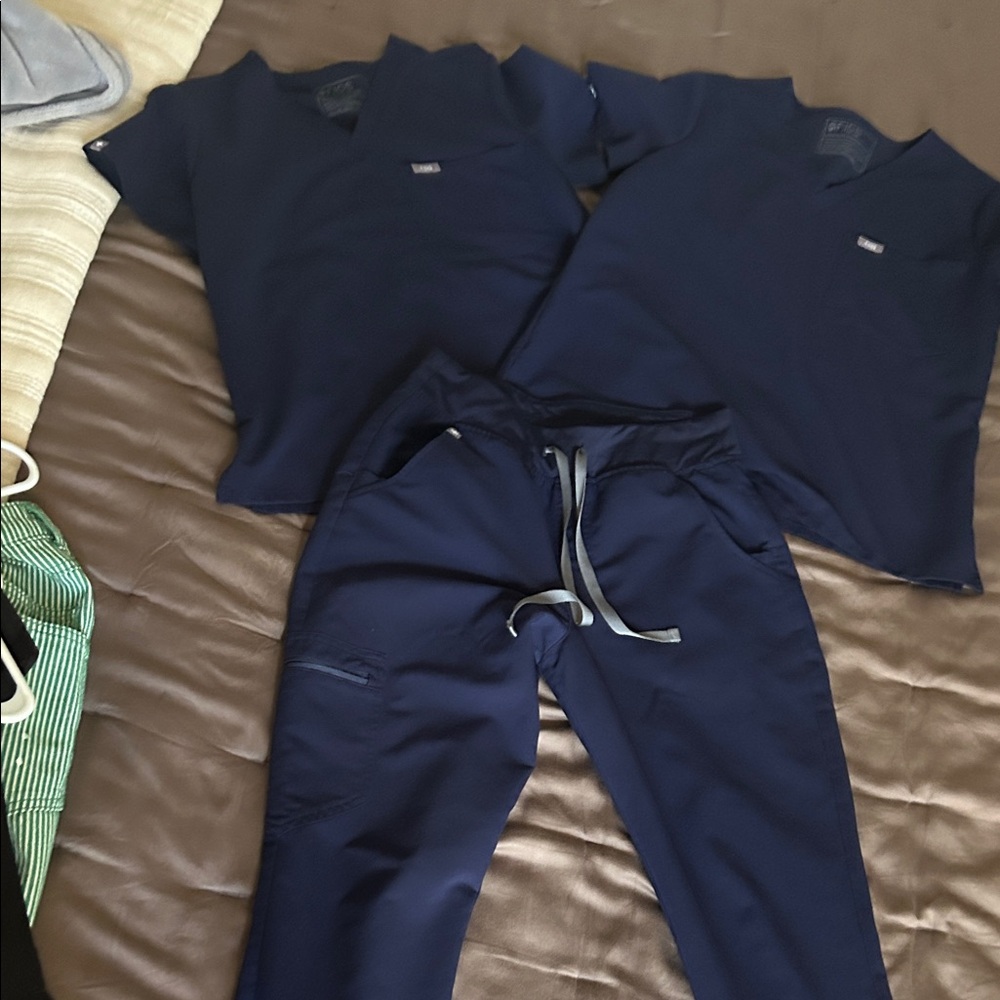 Figs Navy Scrub Set - Top & Drawstring Pants
